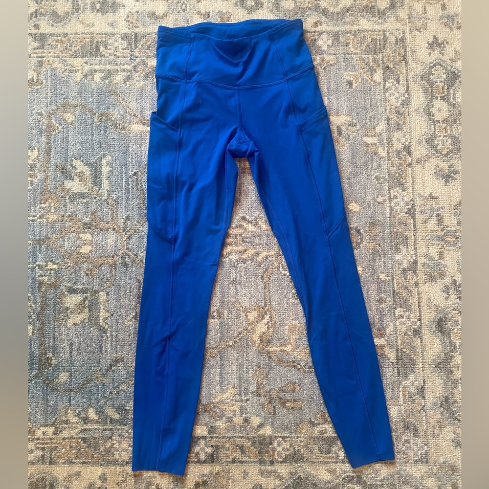 Lululemon tight with pockets - never worn - size 4